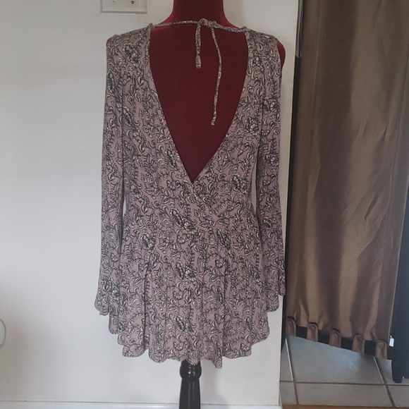 Floral and vine printed top. - Picture 3 of 3